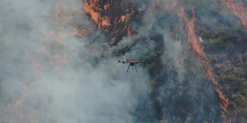 Laatste bedrijfsnieuws over Bosbrand in Yajiang, Sichuan: Drones rennen tegen de klok om het vuur te blussen