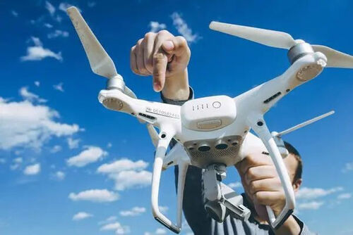 Laatste bedrijfsnieuws over Die "intelligente" ontwerpen op drones onthullen de buitengewone aard van de Wings van technologie