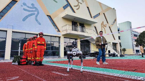 Laatste bedrijfsnieuws over Drone en robot vuursimulatie oefening