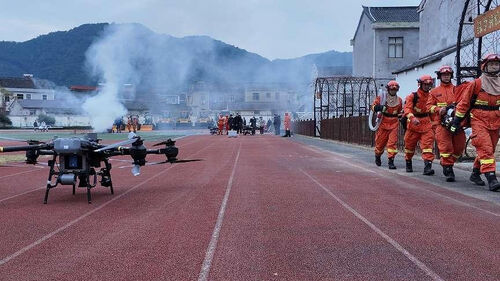 Laatste bedrijfsnieuws over Intelligente en efficiënte brandbestrijdingspartner: samenwerking tussen MYUAV-drones en brandbestrijding