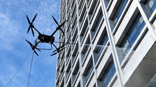 Laatste bedrijfsnieuws over MYUAV FC30X dubbelgebonden 120 meter hoge schoonmaakdrone