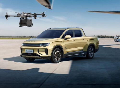 Laatste bedrijfsnieuws over -MYUAV Dual Tethered Aerial Cleaning Drone en Geely Pickup Trams