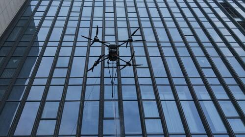 Laatste bedrijfsnieuws over Technologische innovatie: MYUAV dubbel vastgebonden schoonmaak op grote hoogte UAV gestandaardiseerde schoonmaak Jiaxing Gymnasium