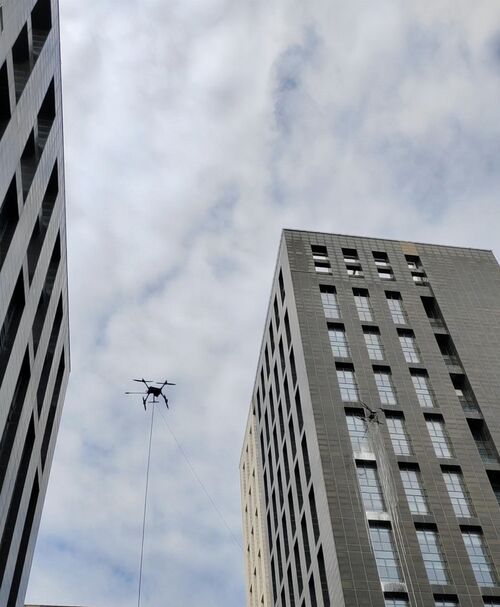 Laatste bedrijfsnieuws over MYUAV Dual-Drone Operatie: High-Low Combo Herdefinieert Luchtige Reiniging