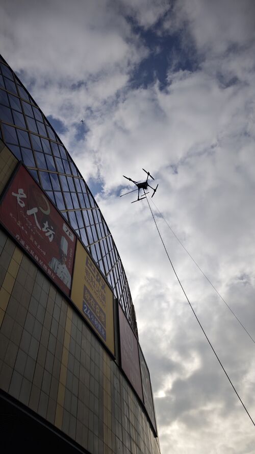 Laatste bedrijfsnieuws over Renovatie op grote hoogte van Nanjing Golden Eagle: Schoonmaakwerk met MYUAV M400X
