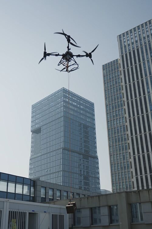 Laatste bedrijfsnieuws over Stabiel tillen van 100 kg gewicht! MYUAV en Yifeite voltooien belangrijke tests op zware drones
